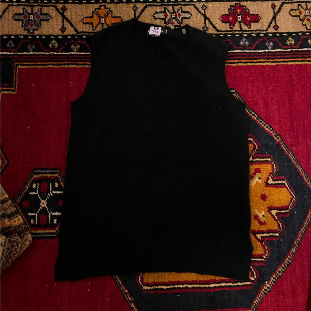 HOLT RENFREW 100% Cashmere Vest